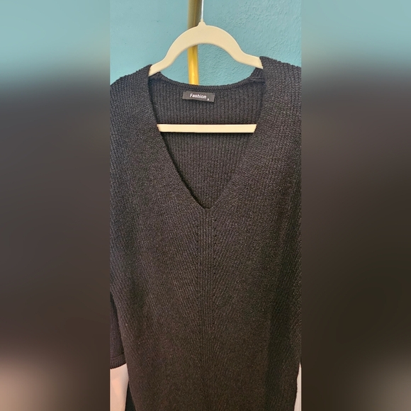 Elegant Black Sweater Dress - Picture 3 of 6